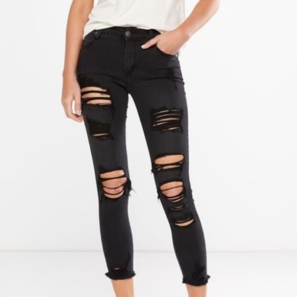 NEW I COTTON ON BLACK GRAZER DISTRESSED SKINNIES - Picture 1 of 3